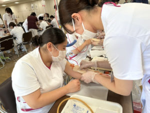 5月 採血・注射・気道吸引などの技術を実践